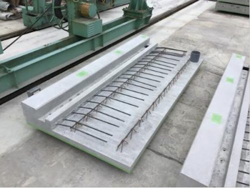 プレキャスト工場で製造されたバルコニー板（以下の写真、資料：東急建設）