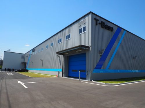 高砂熱学工業がオープンしたプレハブ生産拠点「T-Base」（以下の写真：家入龍太）