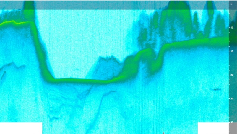 魚群探知機のシングルビーム振動子によって計測した湖底の断面形状