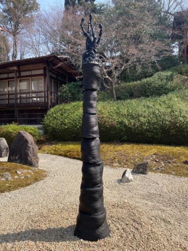 京都・東福寺光明院の波心庭に展示中の彫刻（以下の写真、資料：MAT一級建築士事務所）