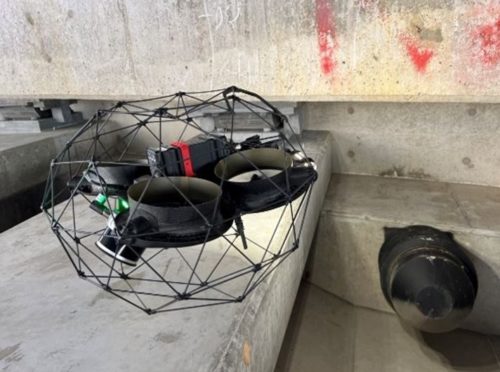 輪島市内の橋梁点検に使われた球形ドローン「ELIOS 3」