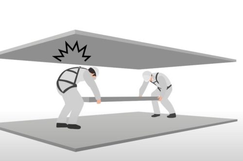 吊り足場上での足場運搬作業のイメージ。天井が低いところでの運搬は大変だ（以下の資料、写真：タカミヤ）