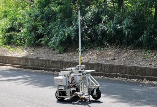 測量作業の自動化のため開発した測量相番ロボット「スタッフィー」（以下の写真、資料：鴻池組）