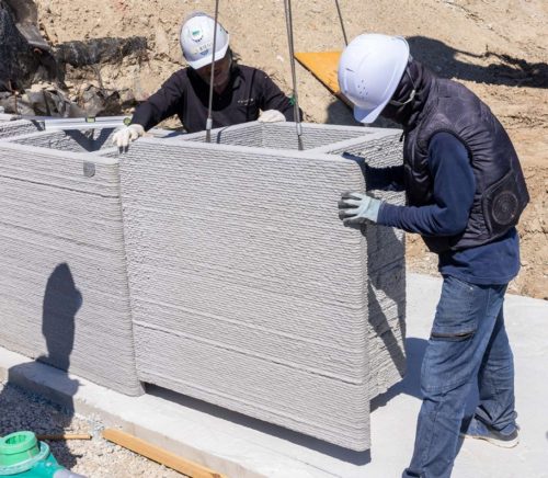 現場への設置作業