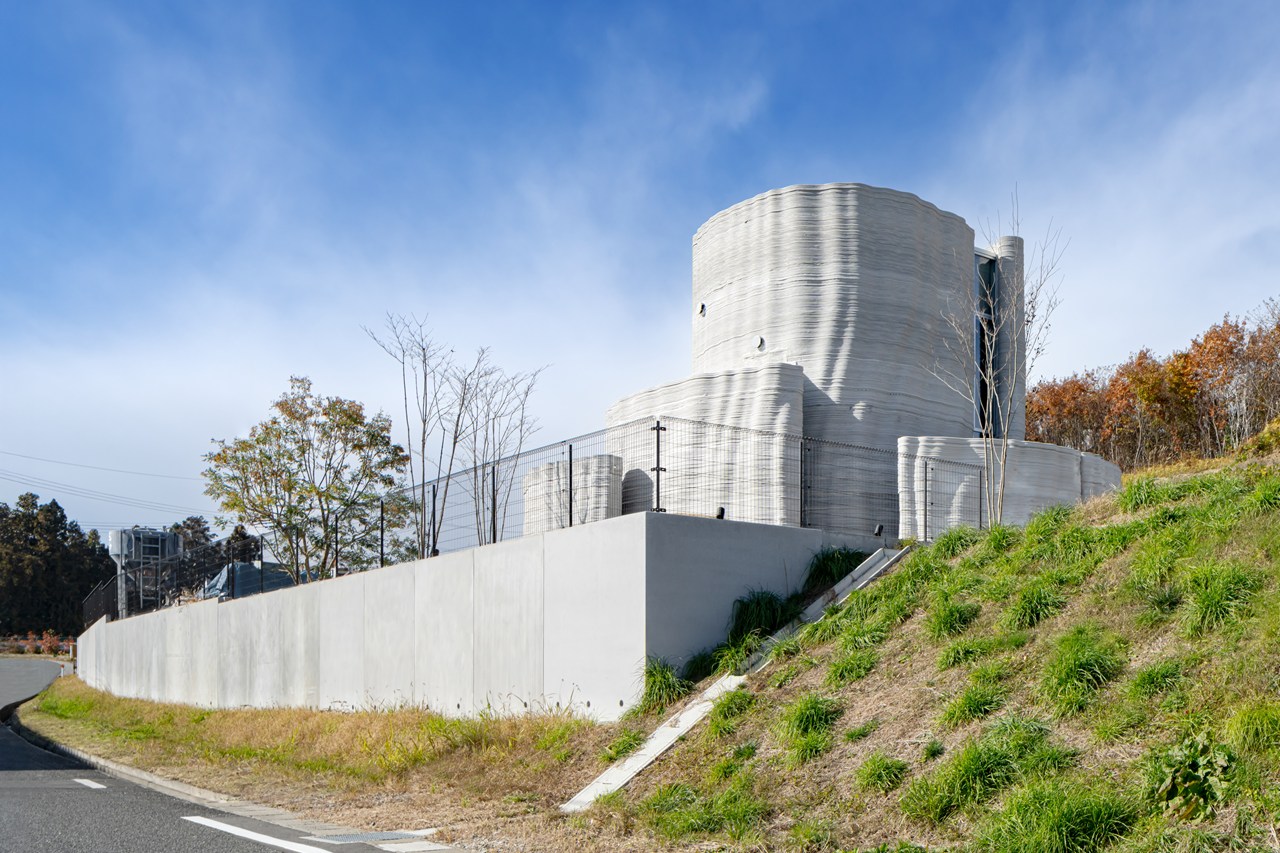 宮城県栗原市に完成した2階建て3Dプリンター住宅(以下の写真、資料:築)