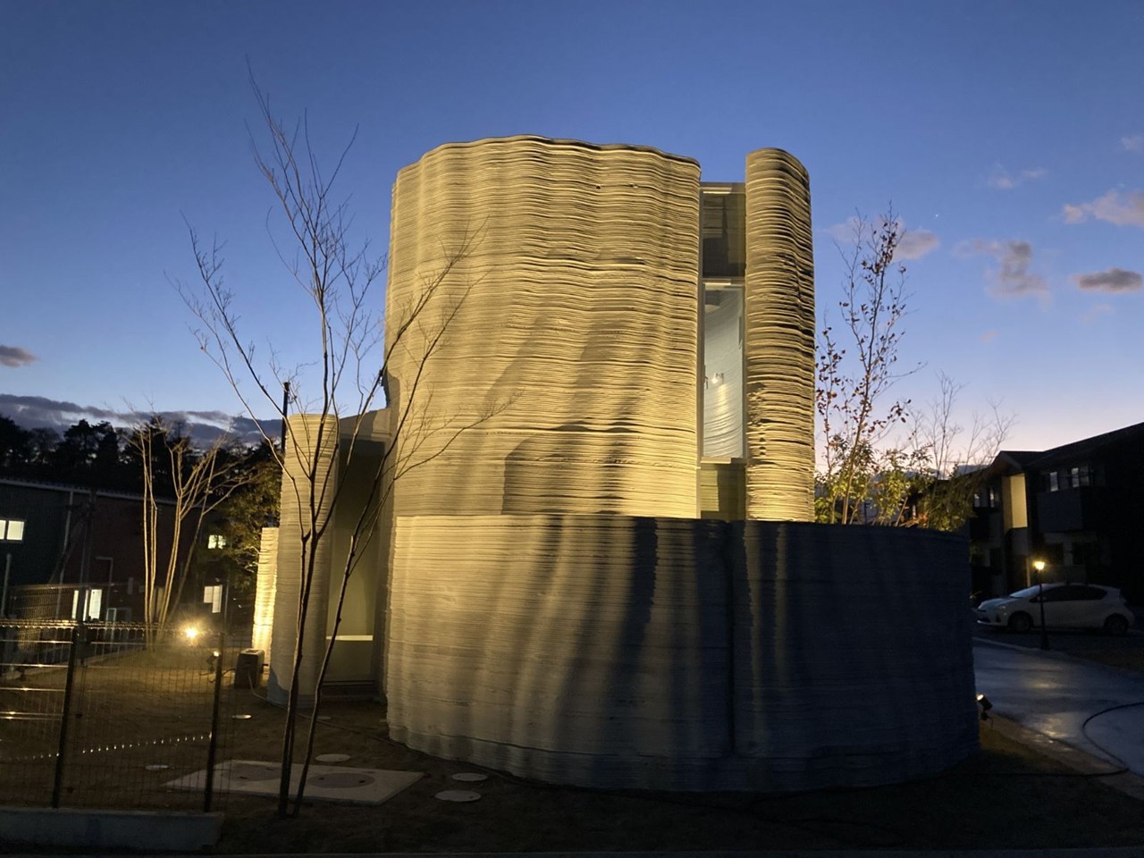 3Dプリンター住宅の夜景