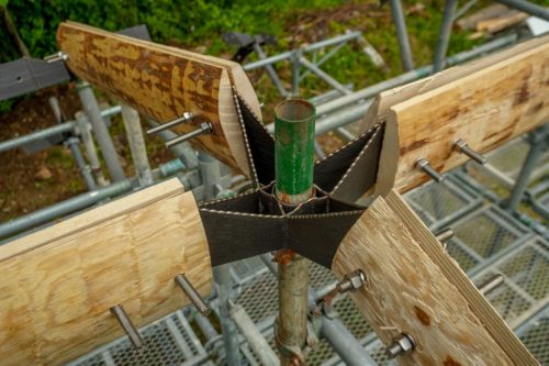 ジョイントの両側を副産材で挟むことで、木材架構モジュールとして活用可能に