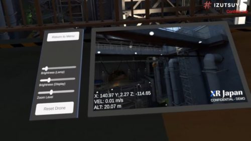 見通しが利かない場所は、ドローン搭載カメラのモニター画面を見ながら操縦する