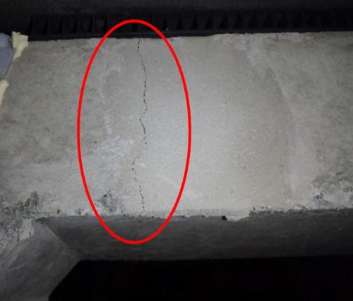 ロボットによる点検で発見したコンクリートのひび割れ