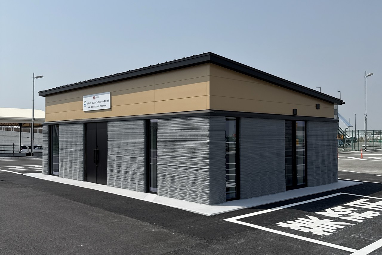 大阪・関西万博の駐車場管理棟として建設された建物。serendix5シリーズと同仕様の壁が使われている