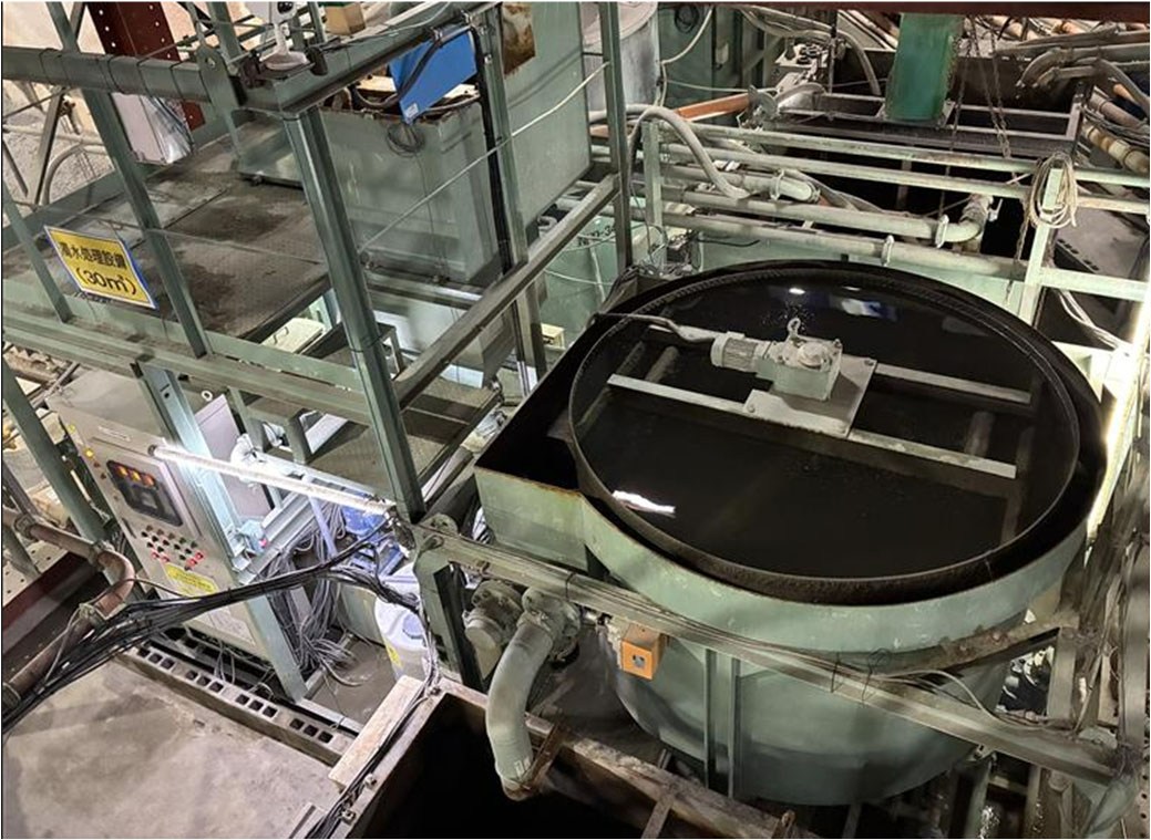 薬品自動添加システムを取り付けた濁水処理装置(以下の写真、資料:鹿島)