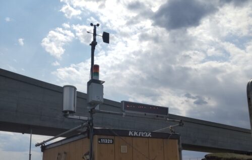 三色回転灯による警報装置