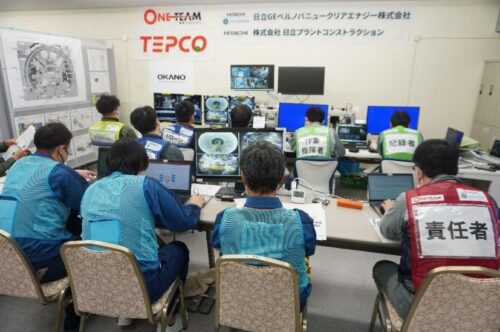 3月5日に行われたドローンの遠隔操作室での準備作業