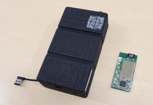 Chrono Locate用の測位機器。基準局と移動局の両方に使われ、互いに通信する