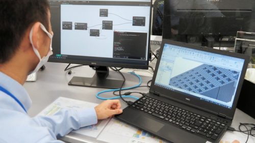Dynamoで開発した属性情報付与用プログラムを使用中の技術者