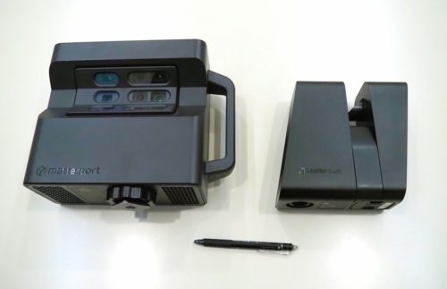 ストラクチャードライト方式のスキャナーを搭載したPro2（左）と、レーザースキャナーを搭載したPro3（右）