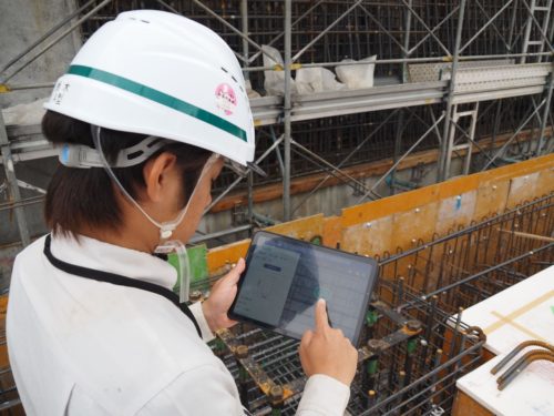 図面上に撮影位置を指示する「ピン」が自動配置されるので、自分や撮影対象の位置がわかりやすい