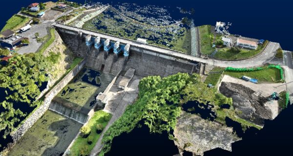 「LRTKドローン」で作成した大規模なダムの点群データ