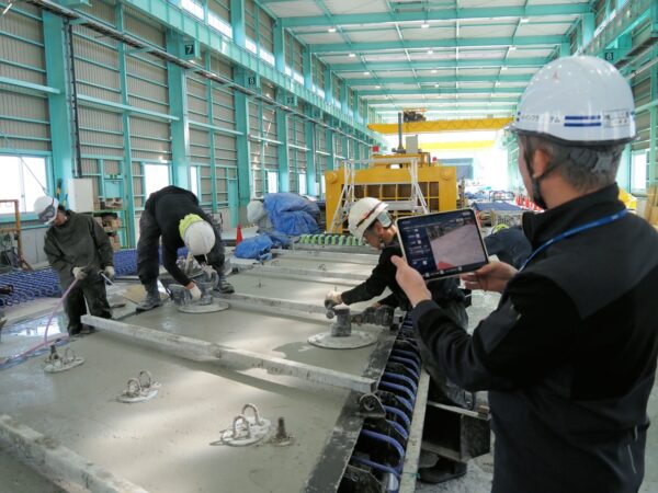 リアルタイムに計測、作成したヒートマップをコンクリート打設中に見ながら、平坦性をその場で確認する