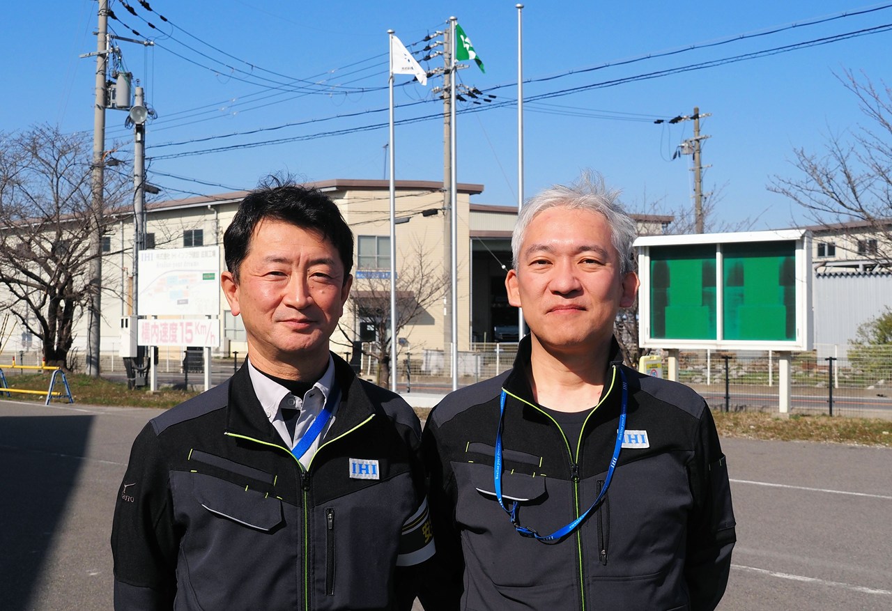 今回の実証に協力していただいたIHIインフラスクエア滋賀工場長の上野氏(左)と小林氏(右)